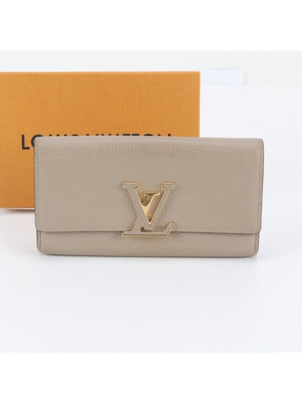 Louis Vuitton Portefeuille Capucines Leather Wallet